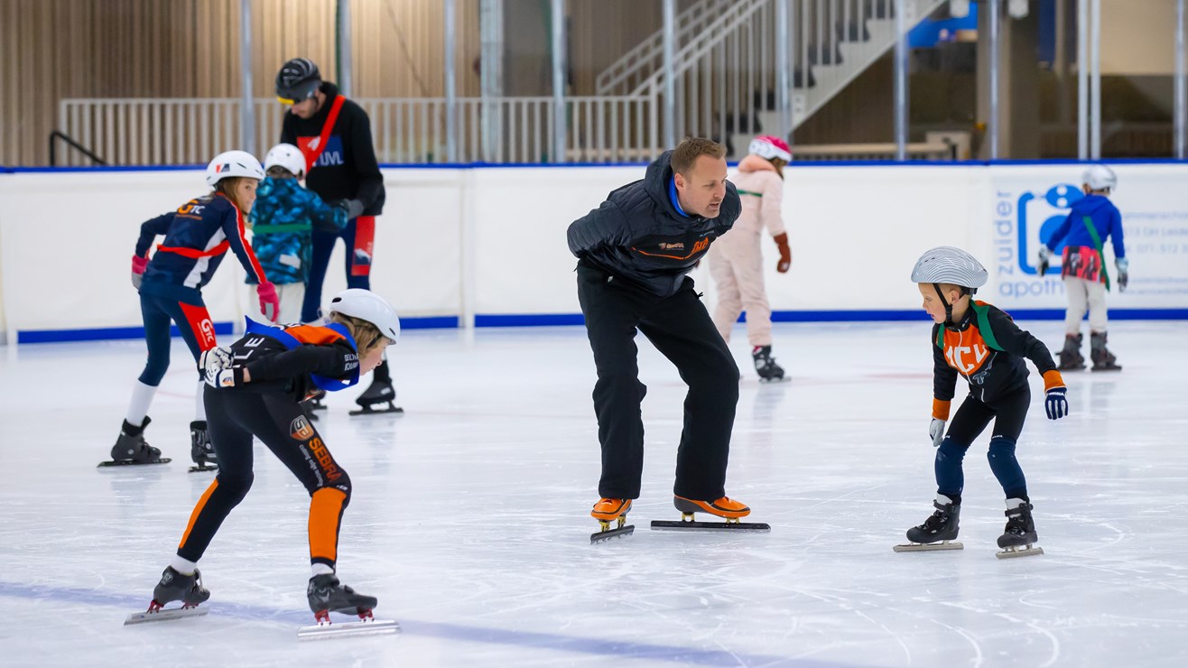 Leren schaatsen van Toine van der Valk
