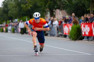 Stefan Westenbroek finisht de 100 meter.