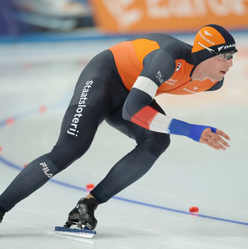 Jenning de Boo accelereert uit de bocht tijdens de tweede World Cup in Beijing