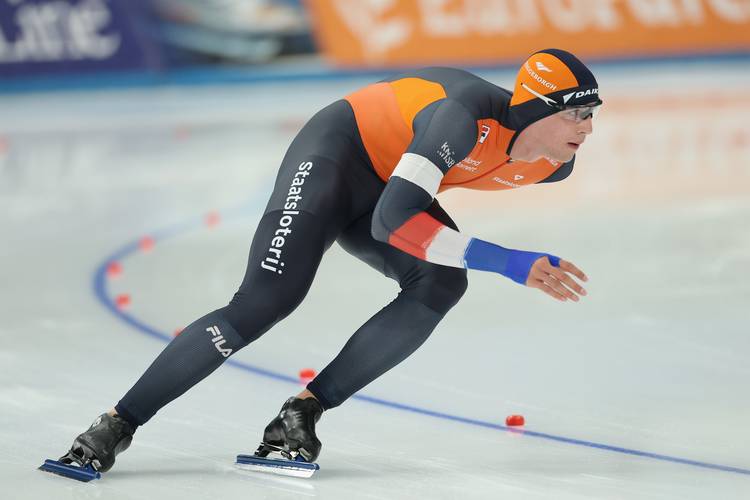 Jenning de Boo accelereert uit de bocht tijdens de tweede World Cup in Beijing