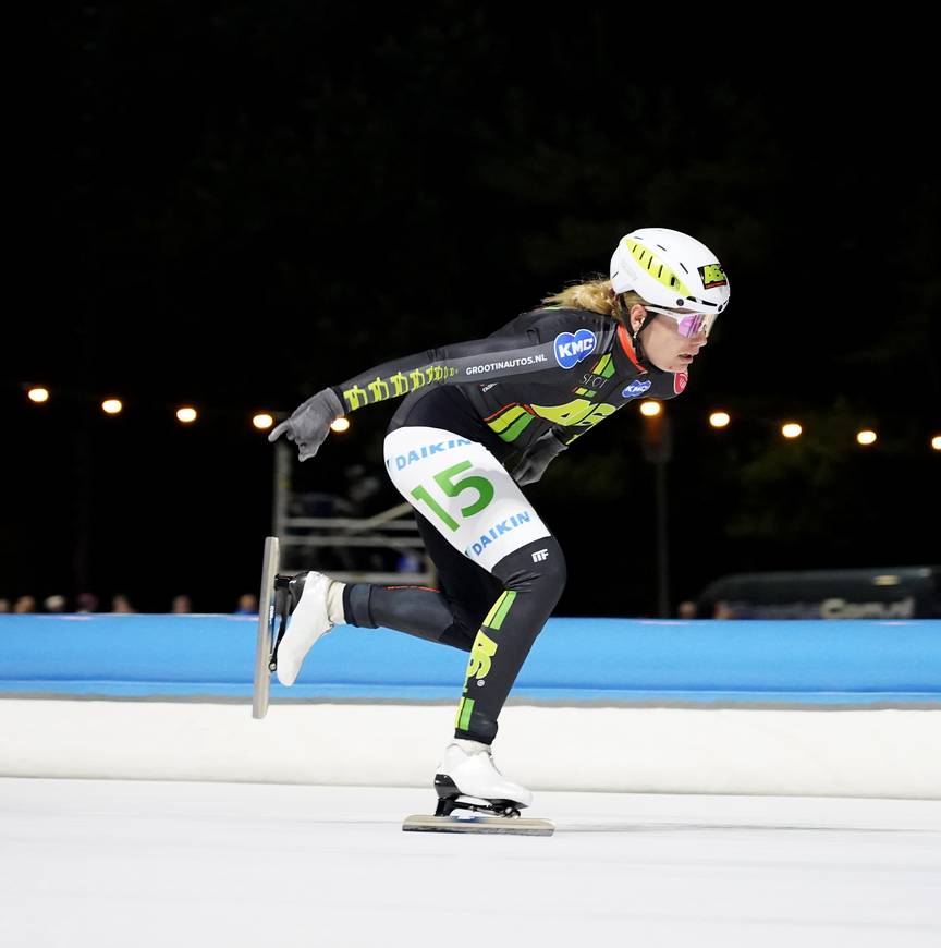 Arianna Pruisscher solo onderweg in Amsterdam