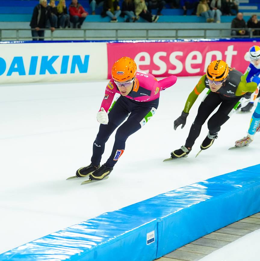 Mats Stoltenborg aan de leiding in het peloton