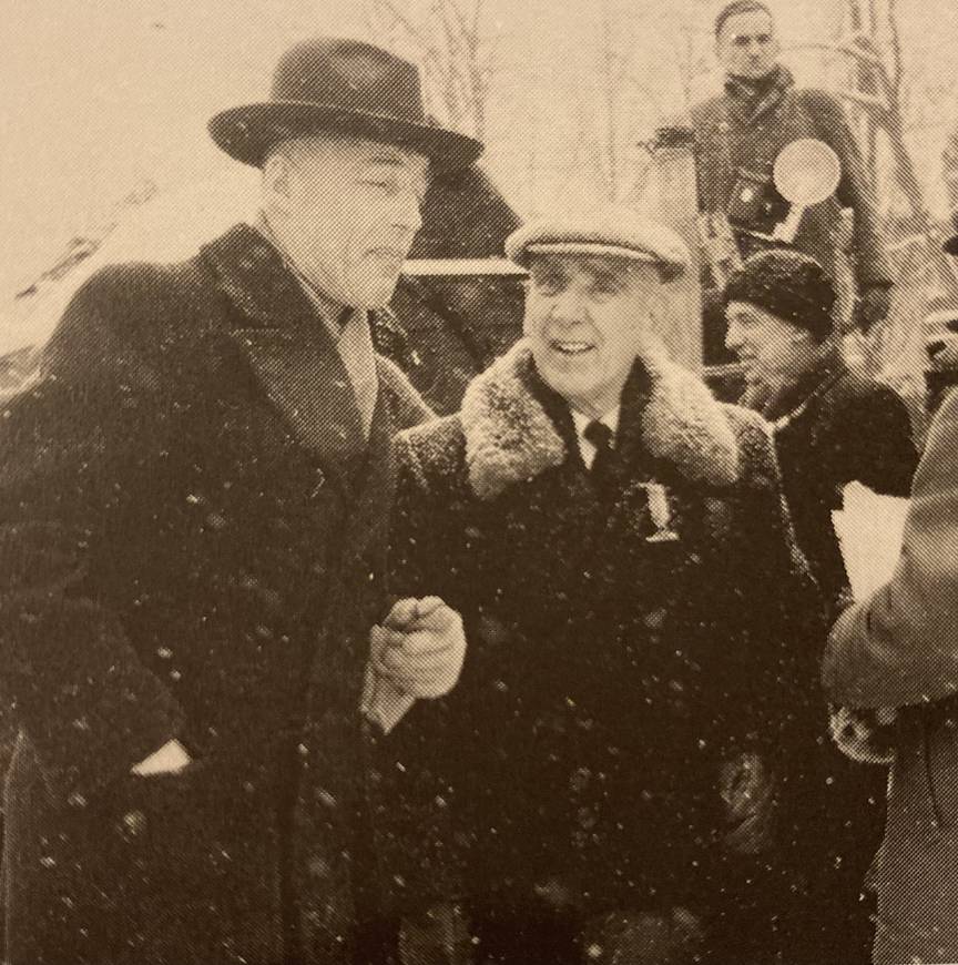 Burgemeester Van der Meulen en Elfstedenvoorzitter Hannema 1956