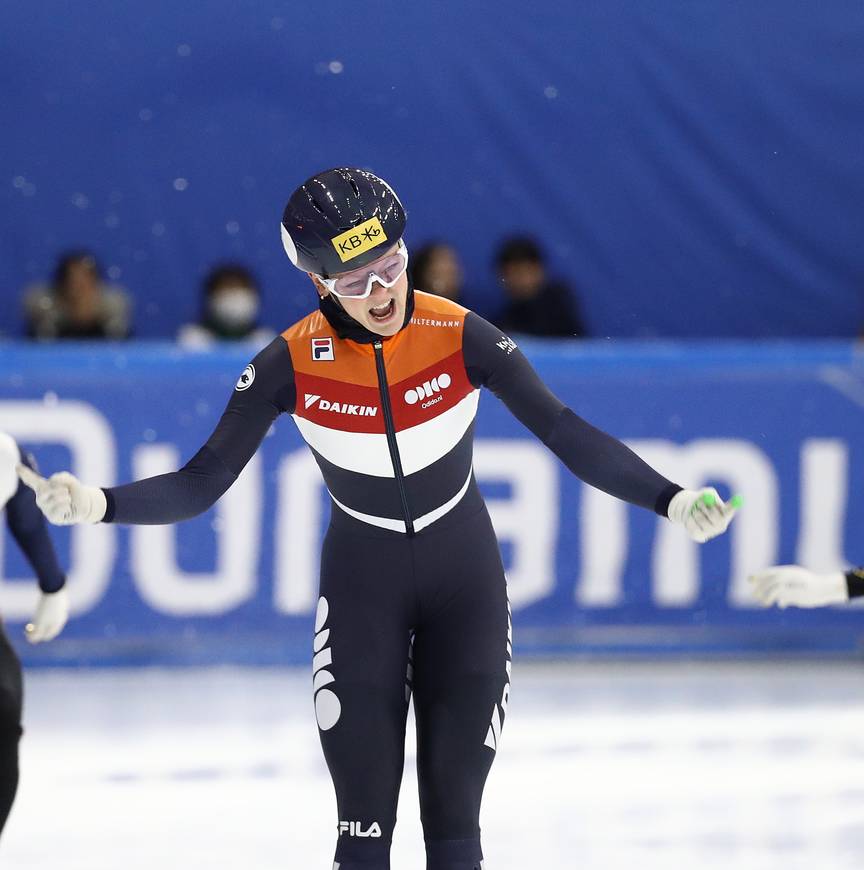 Xandra Velzeboer vier haar overwinning tijdens de World Cup 4 in Seoul