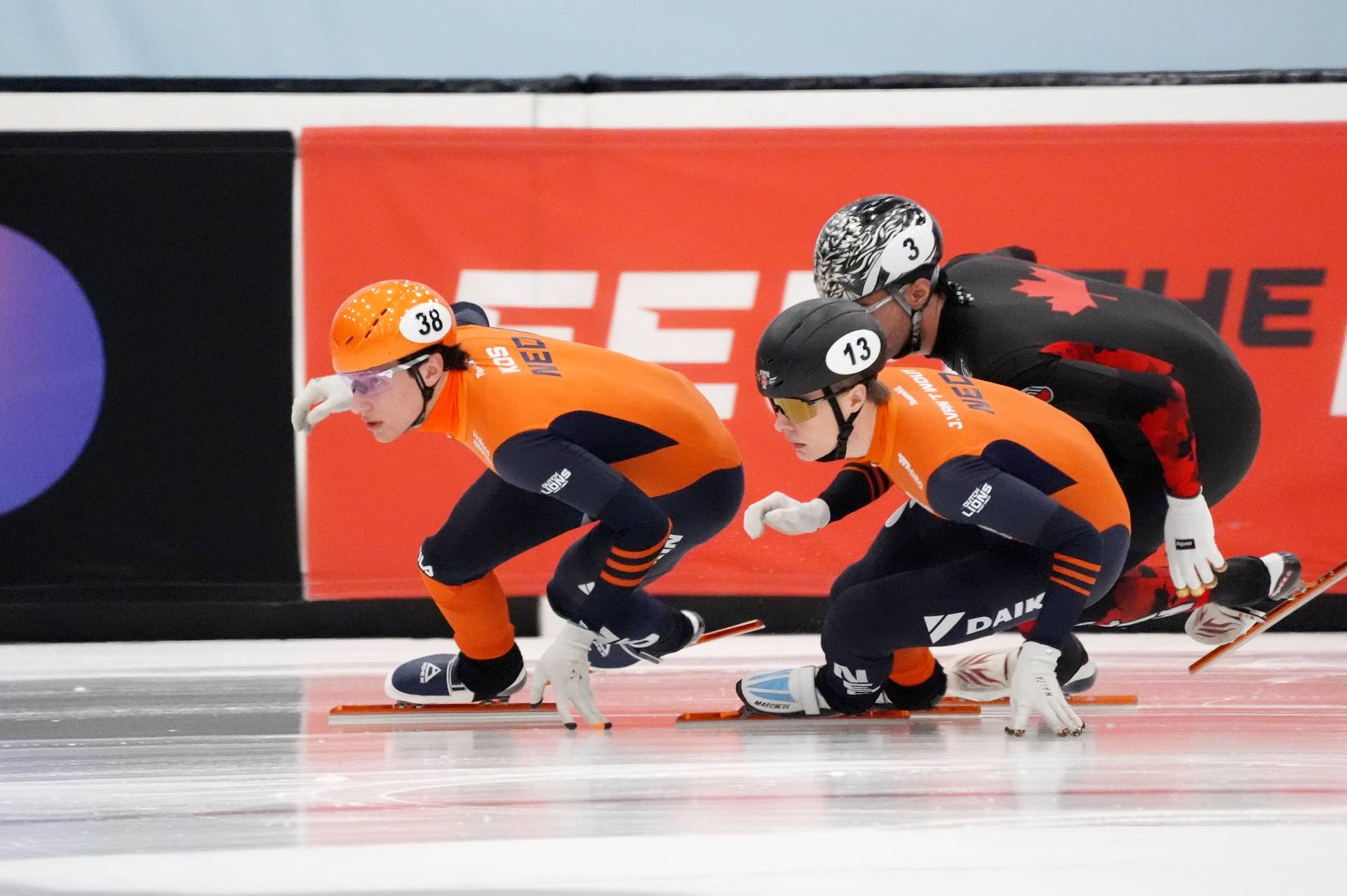 Daan Kos en Jens van 't Wout op de 1000 meter