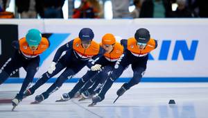 De Nederlandse mannen in actie tijdens het Daikin NK Shorttrack