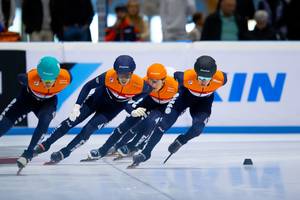 De Nederlandse mannen in actie tijdens het Daikin NK Shorttrack