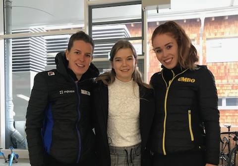 Lieke een aantal jaren later op de foto met Ireen Wüst en Antoinette Rijpma-de Jong