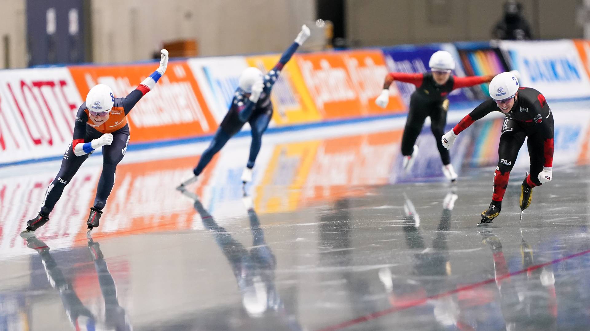 Marijke Groenewoud en Ivanie Blondin mass start WC 1 2024