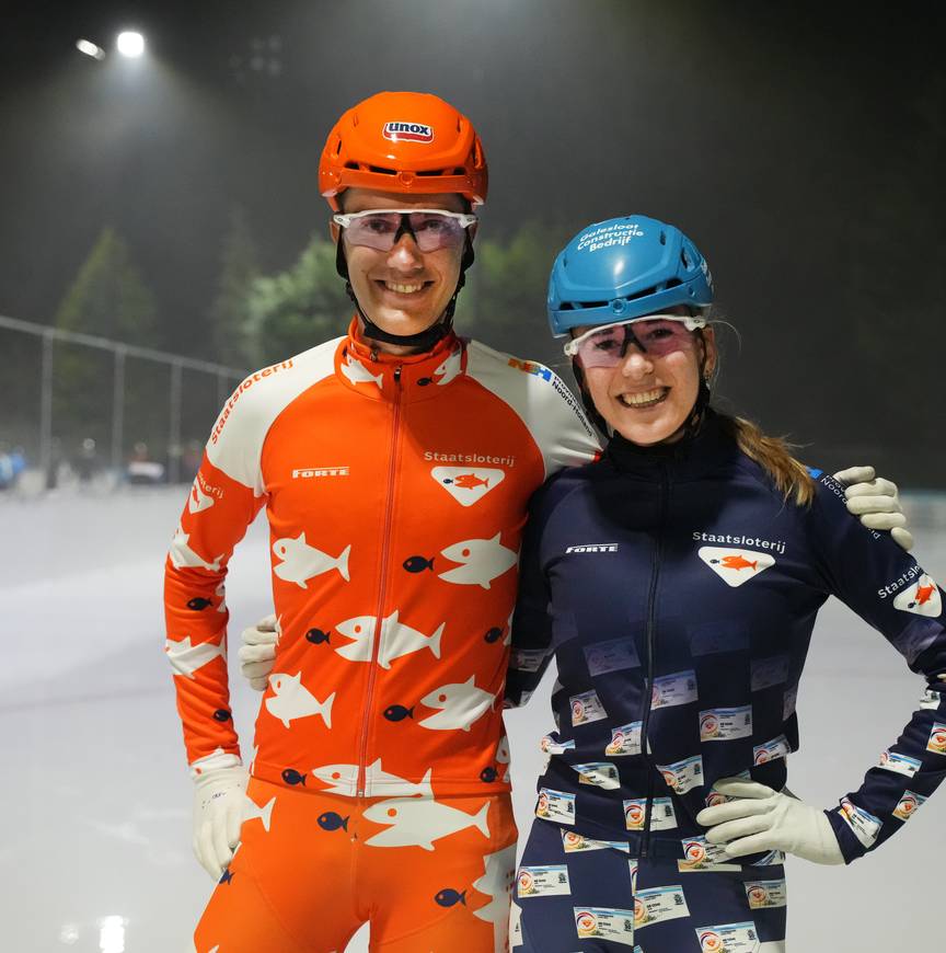 Mats Stoltenborg en Tessa Snoek in de leiderspakken van de Vier