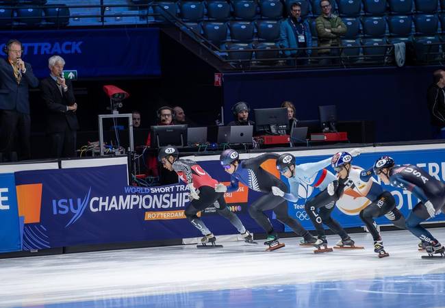 Vader Viviënne de Jong start shorttrackwedstrijd