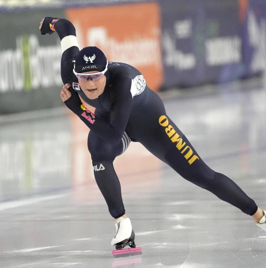 Angel Daleman tijdens het World Cup Kwalificatietoernooi in actie op de langebaan