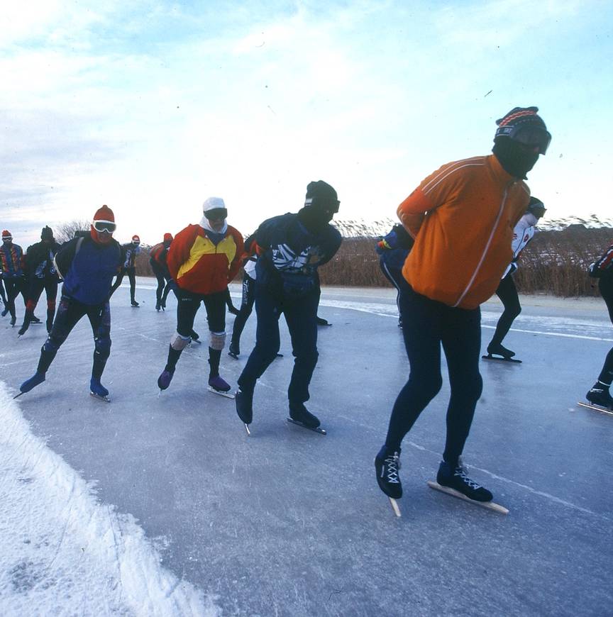 Toerrijders tijdens de Elfstedentocht van 1997