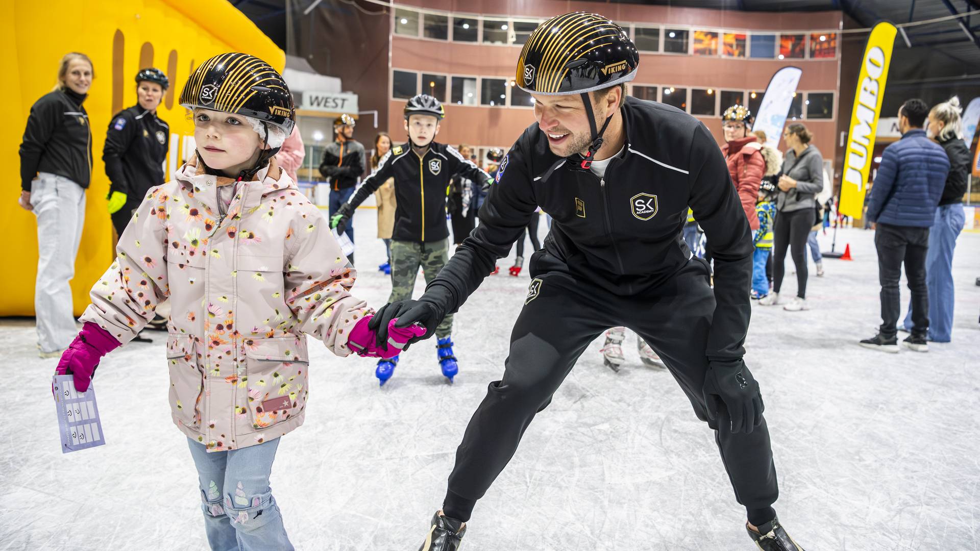 Sven Kramer bij de Silverdome in Zoetermeer