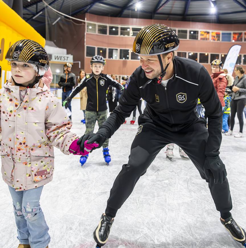 Sven Kramer bij de Silverdome in Zoetermeer