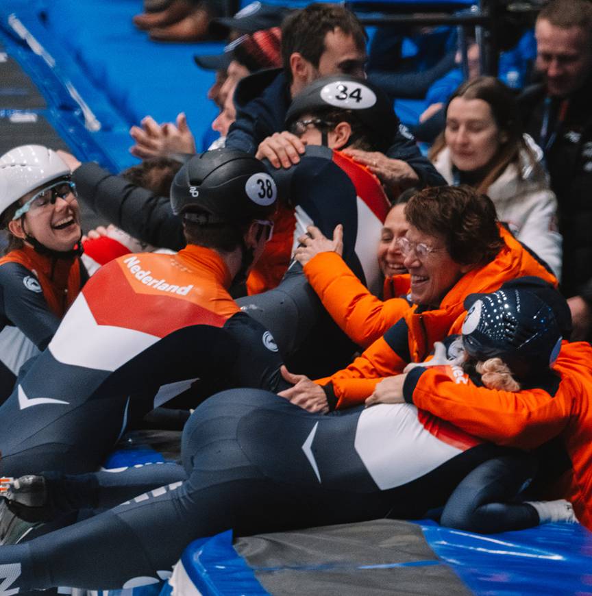 Vreugde na goud op de mixed relay tijdens het EK 2024