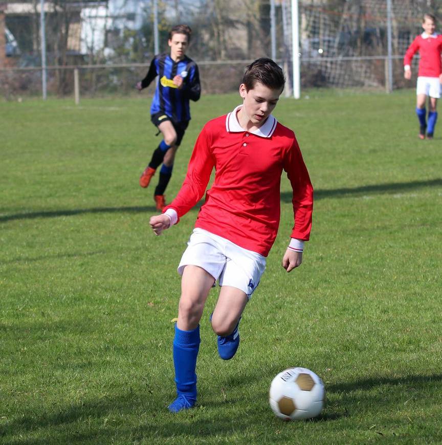 Jens Halfweeg gebruikte zijn snelheid ook in het voetbal als rechtsbuiten