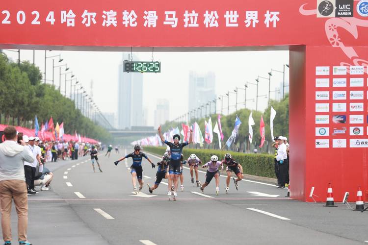 Lianne van Loon komt als winnares over de streep in Harbin