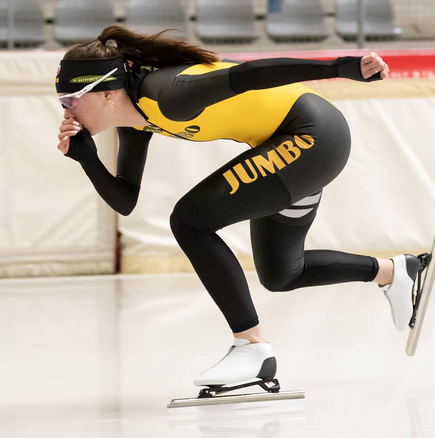 Selma Poutsma schaatst in de kleuren van Jumbo