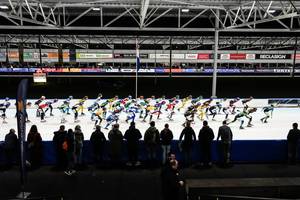 Het vrouwenpeloton tijdens de Daikin Marathon Cup in Alkmaar