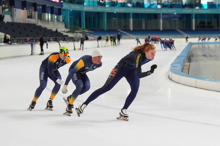 Recreanten schaatsen in Thialf