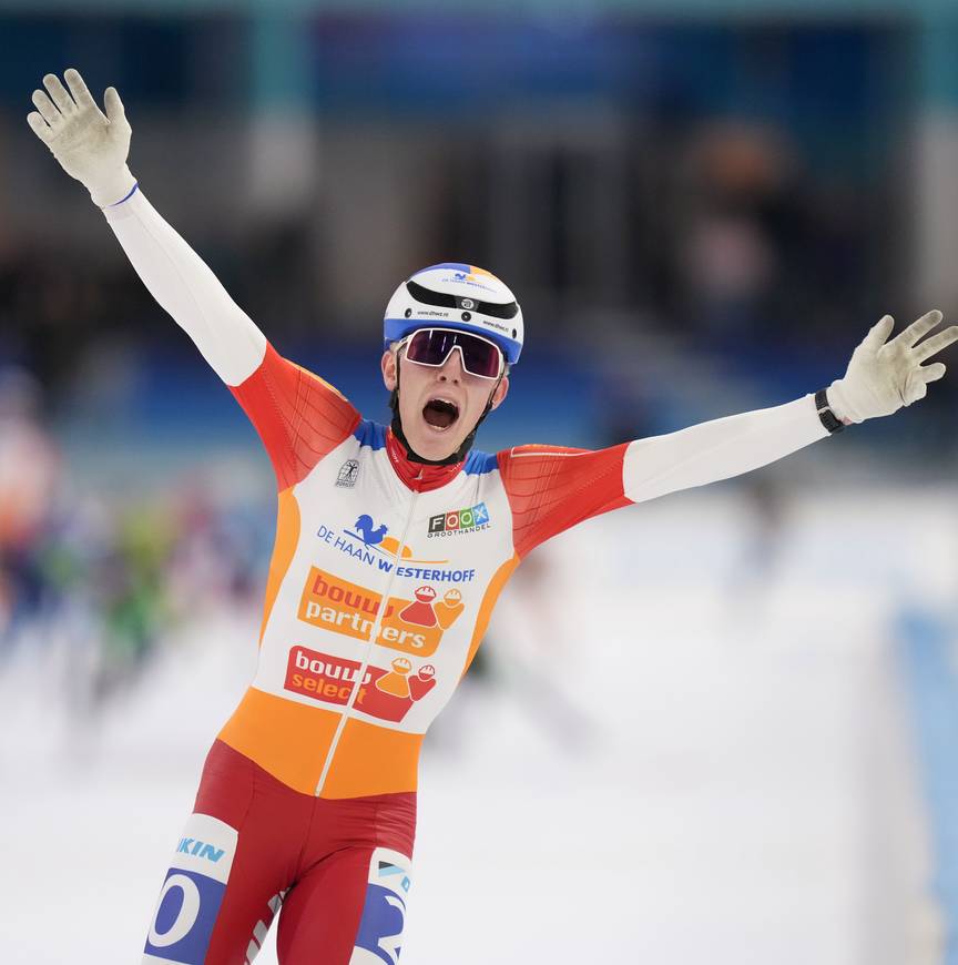 Joost de Jong viert de overwinning tijdens het Daikin NK Marathon