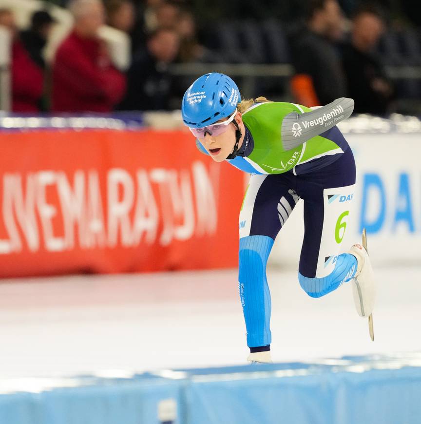 Tessa Snoek soleert over het snelle ijs van Thialf, zonder succes deze keer.