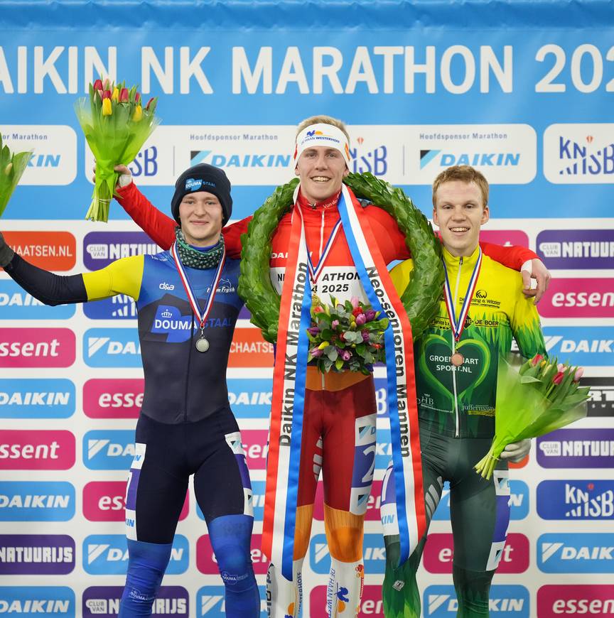 Joost de Jong, Sipke Sijtsema en Rick de Ruijgt op het podium tijdens het Daikin NK Marathon