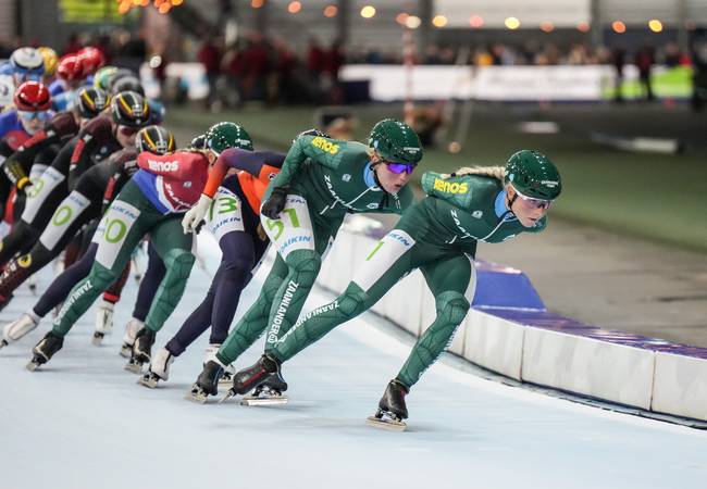 Marijke Groenewoud aan kop van het peloton in Gronigen