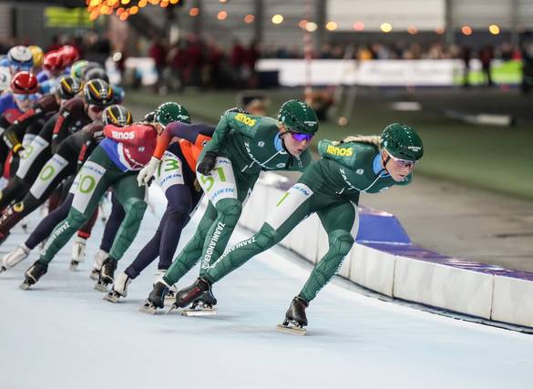 Marijke Groenewoud aan kop van het peloton in Gronigen