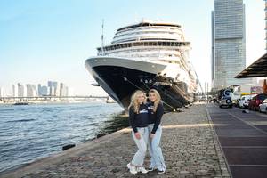 Joy Beune en Robin Groot bij de Holland America Lijn, de locatie van de perspresentatie