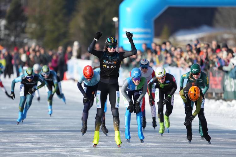 Esther kiel komt juichend over de finish na winst ONK