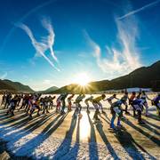 Vrouwenpeloton op de Weissensee