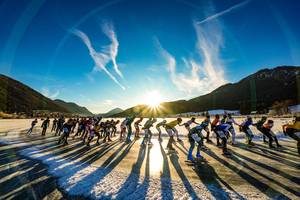 Vrouwenpeloton op de Weissensee