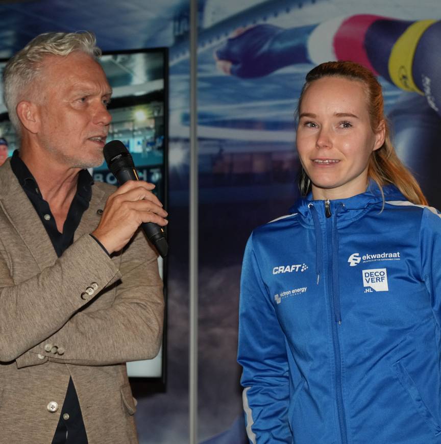 Sytse Prins in gesprek met Helga Drost bij de ploegenpresentatie van Gewest Fryslân.