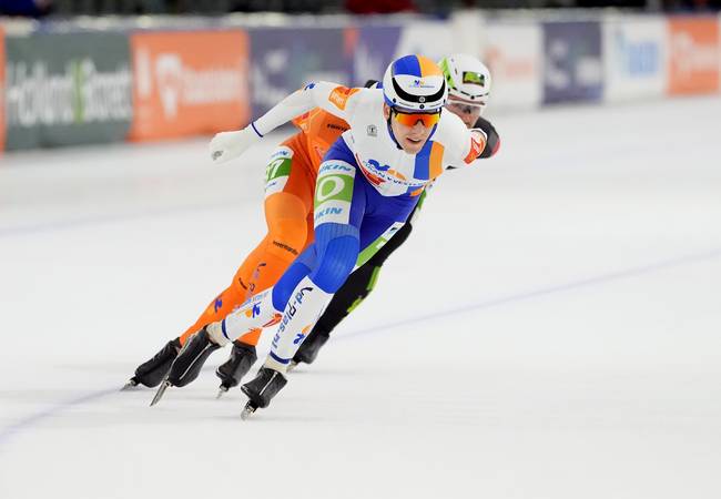 Niels Overvoorde sleurt op kop voor Luc ter Haar