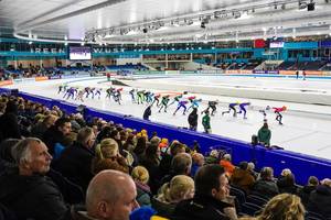 Het marathonpeloton in Thialf