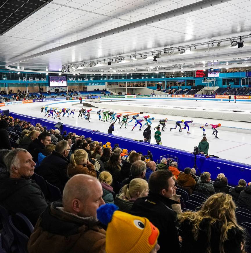 Het marathonpeloton in Thialf