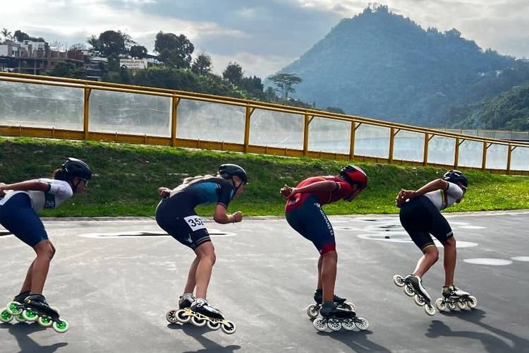 Janne Berkhout in het treintje op de Colombiaanse piste.