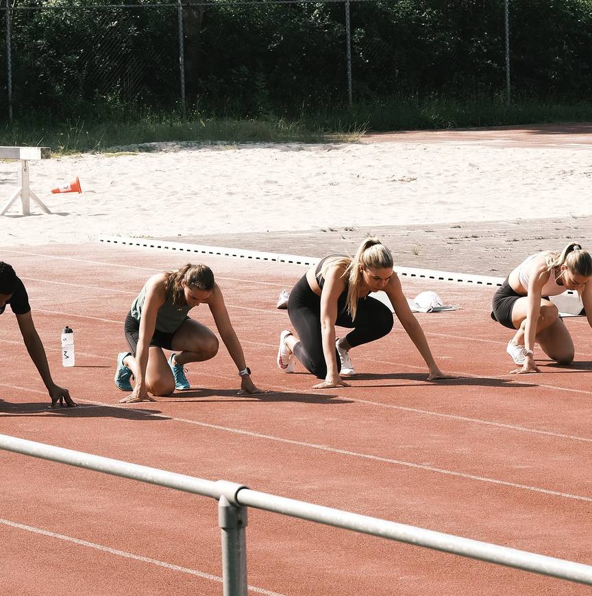 Team Novus met Serge Yoro, Naomi Verkerk, Jutta Leerdam en Ellia Smeding